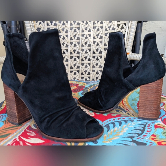 CHINESE LAUNDRY by KIRSTEN CAVALLARI Black Suede Peep Toe Botties Size 6 - Picture 1 of 13